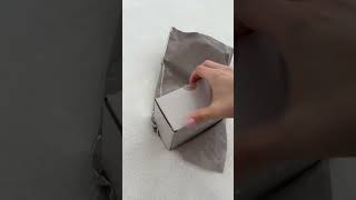 Ladanın Kapında Belirir