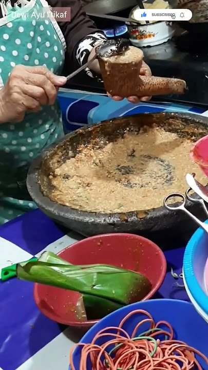 Proses pembuatan bumbu tahu lontong