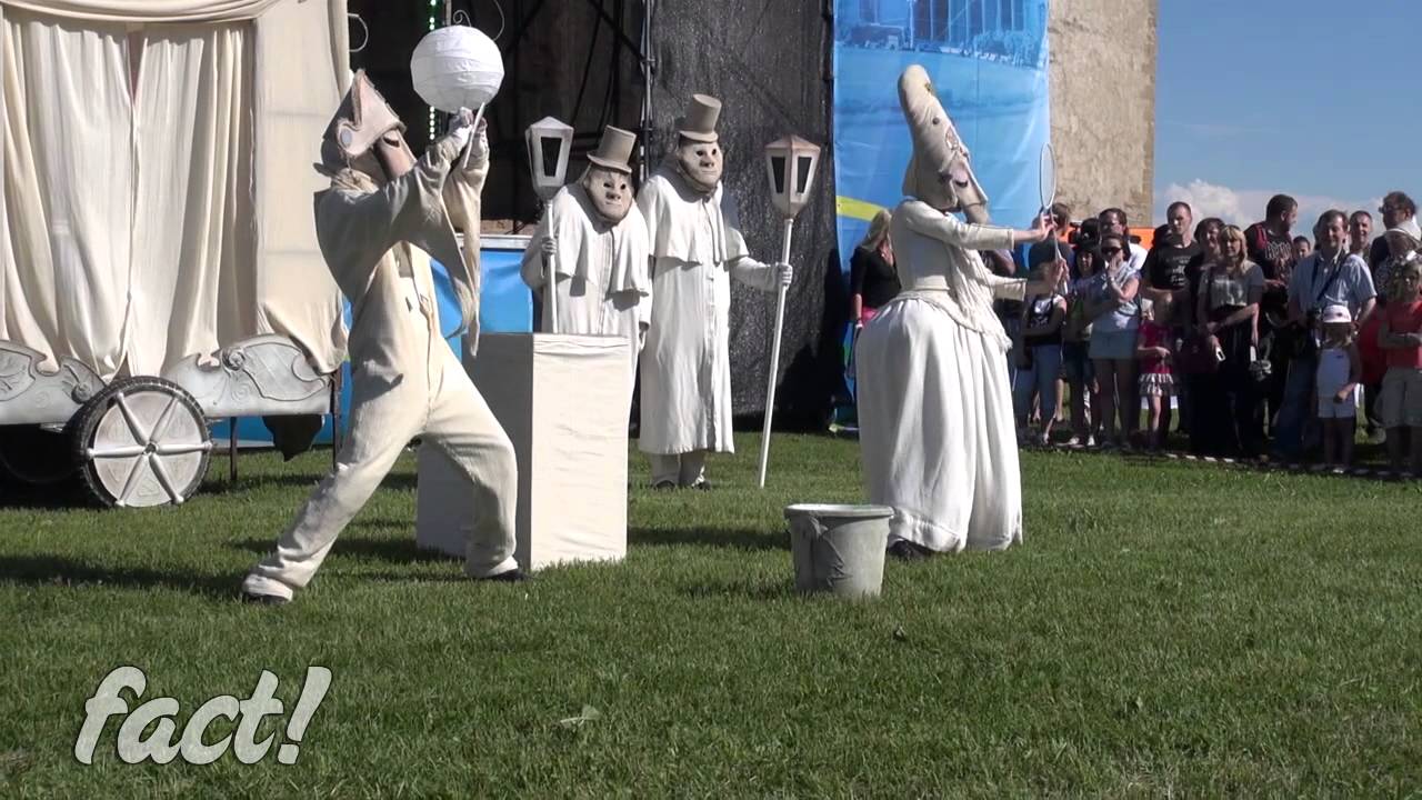 Уличный театр пежо