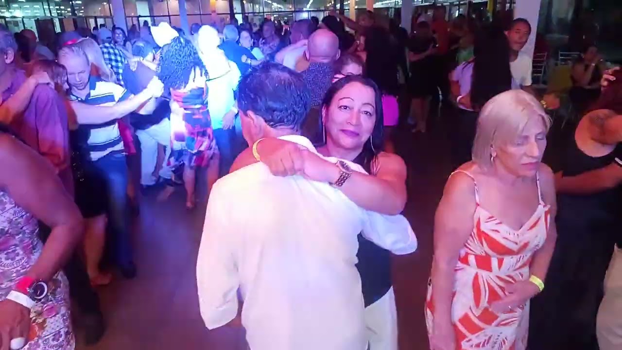 Ao vivo adail Moreira direto  do bailão do.marcos augusto