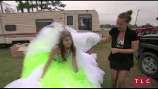 Humungous Gypsy dress gets out of a trailor and into a car | Gypsy Brides US