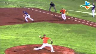 20130925 CPBL 犀牛VS獅 2上 鄭達鴻快腿上三壘，高國慶刺殺打者