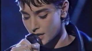 Video thumbnail of "Sinead O'Connor - Thank You For Hearing Me performance (1994)(HQ)"