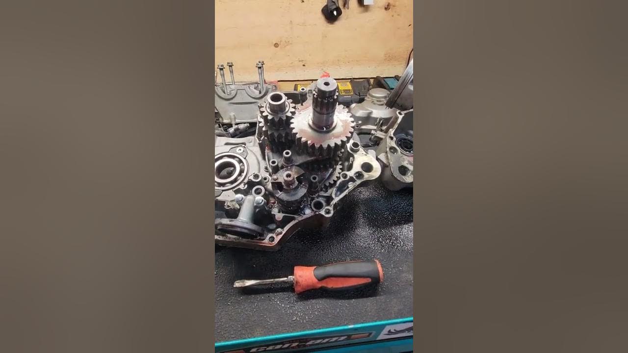 2004 2013 Yamaha YFZ450 transmission install, SUPER EASY YouTube