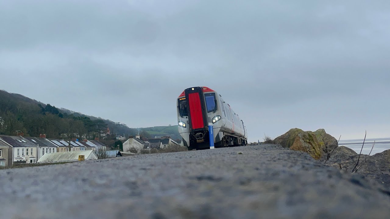 Trains at Ferryside including 197028, 800036, 800006, 197012, 5 car 197 (19/02/26)