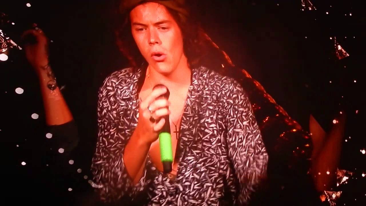 Happily- One Direction (WWA Toronto, Aug 2nd)