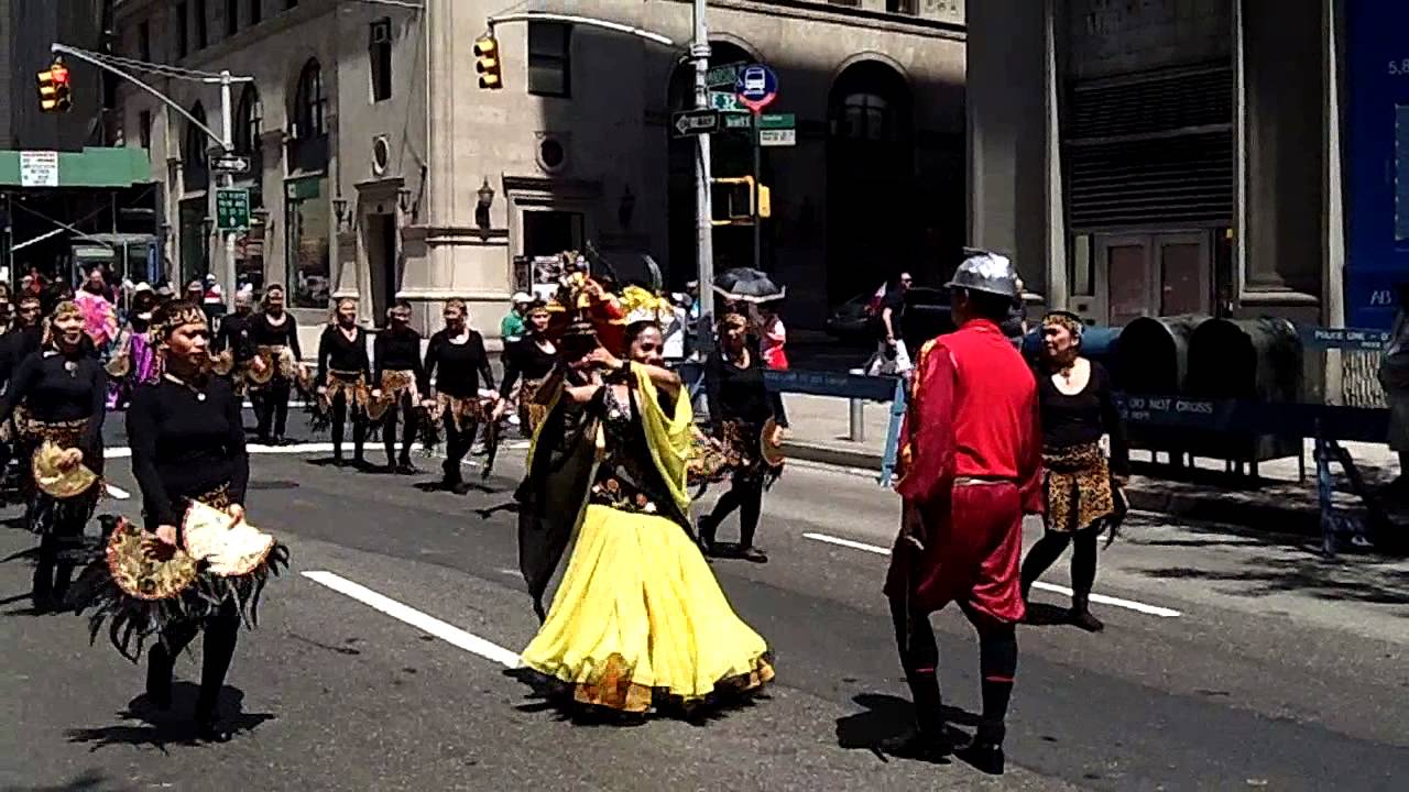 Philippine Independence Parade~NYC~2013~Fan Dancers~NYCParadelife - YouTube