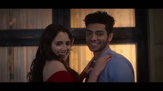 The Royal Treatment _ Kiss Scene _ Izzy and Thomas (Laura Marano and Mena Massoud)(720P_60FPS)