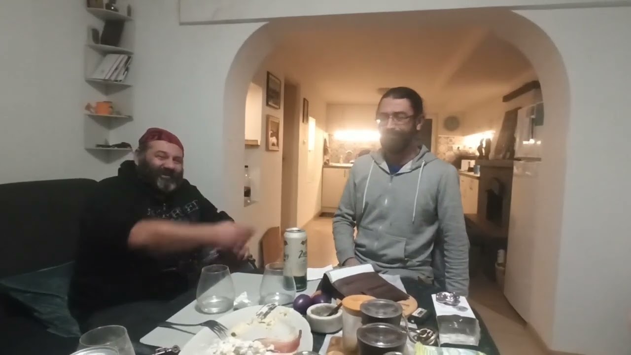 Кахърна съботна предизборна песен за флейта и тарамбука от дуо анонимос. Зад камерата psynut.