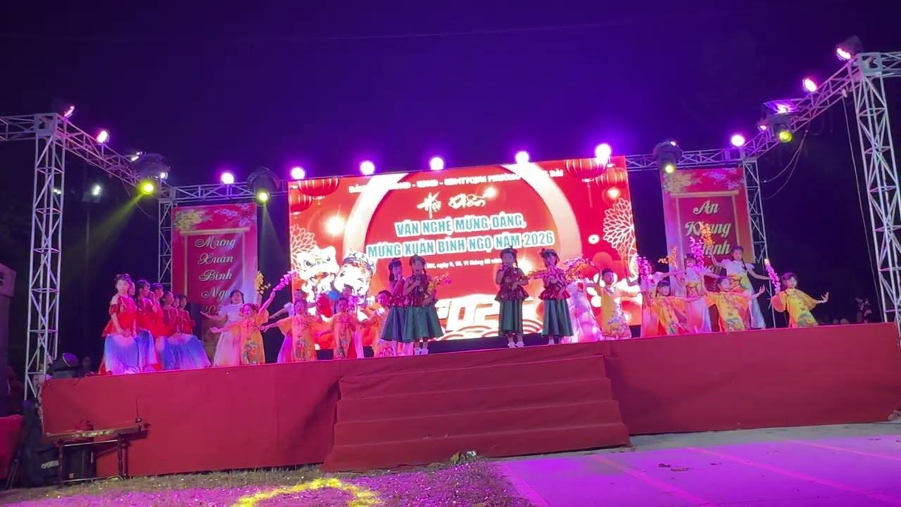 Ngày xuân long phụng sum vầy