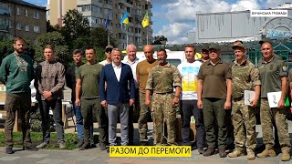На День Незалежності Бучанська громада передала Збройним Силам України 25 дронів та 7 позашляховиків