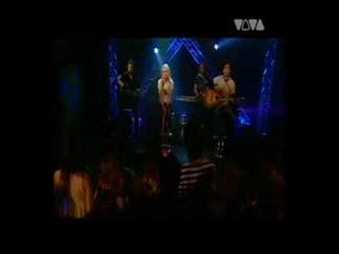 Avril Lavigne - Girlfriend (acoustic)