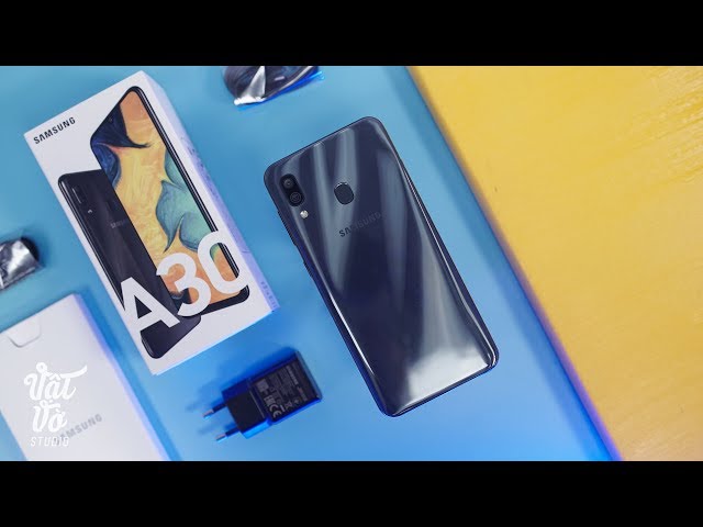 Mở hộp Galaxy A30: đáng mua hơn Xiaomi tầm trung?