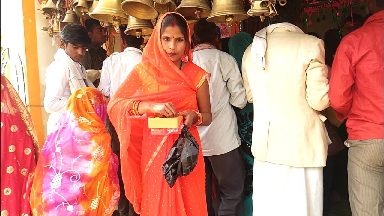 विशाल मंदिर में भारी भीड़ Huge crowd at the huge temple