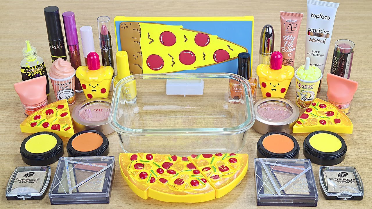 PIZZA SLIME Mixing makeup and glitter into Clear Slime Satisfying
