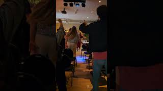 Van huiskamer artiest naar eigen headline shows we hebben het gewoon gedaan!
