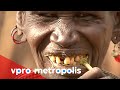 Brushing your teeth with a twig in Kenya - vpro Metropolis 2011