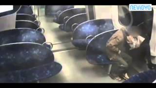 Genç Kızı Metroda Soyup Taciz Ettiler! Genç Kızı Metroda Soyup Taciz Ettiler!