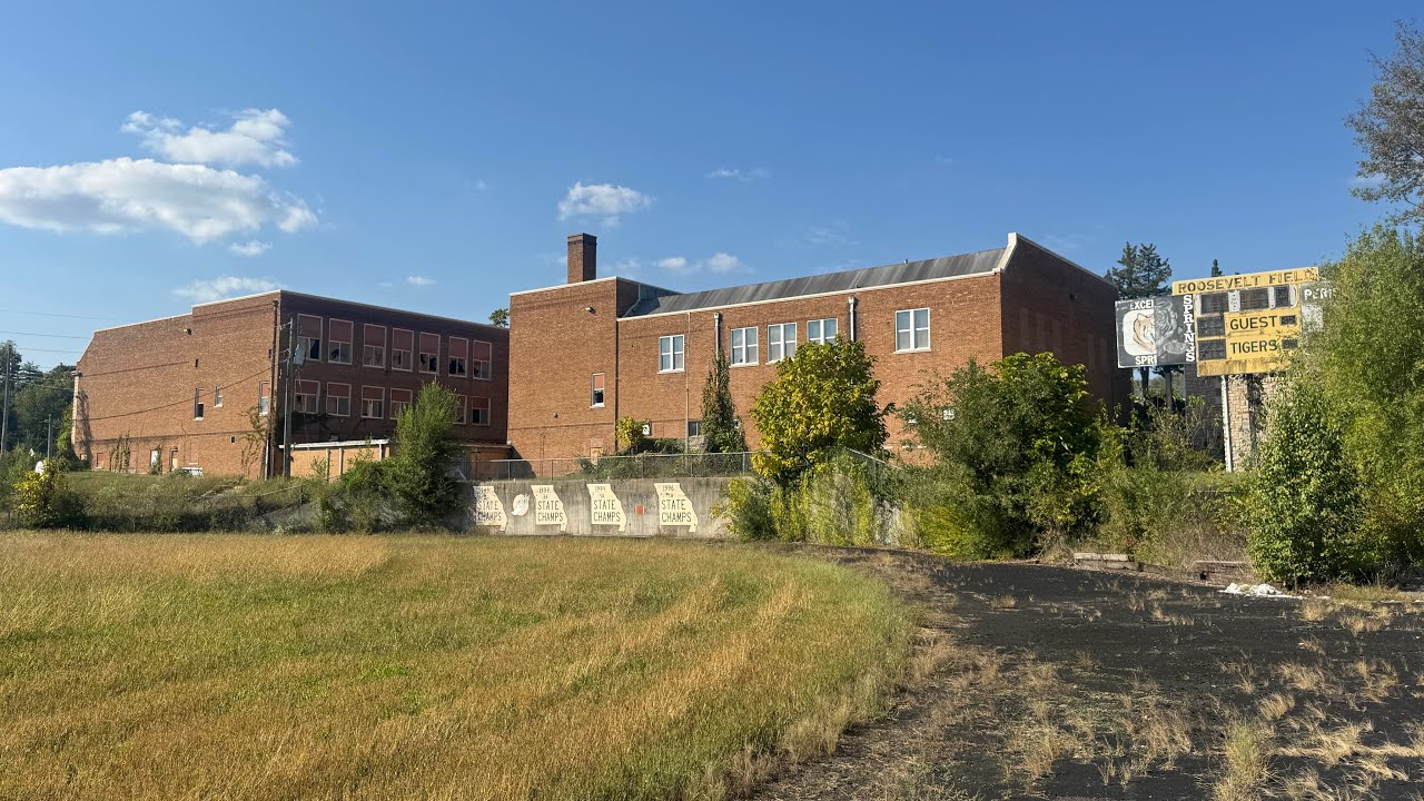 Exploring a Huge Abandoned 3-Story High School Built in the 1920s ...