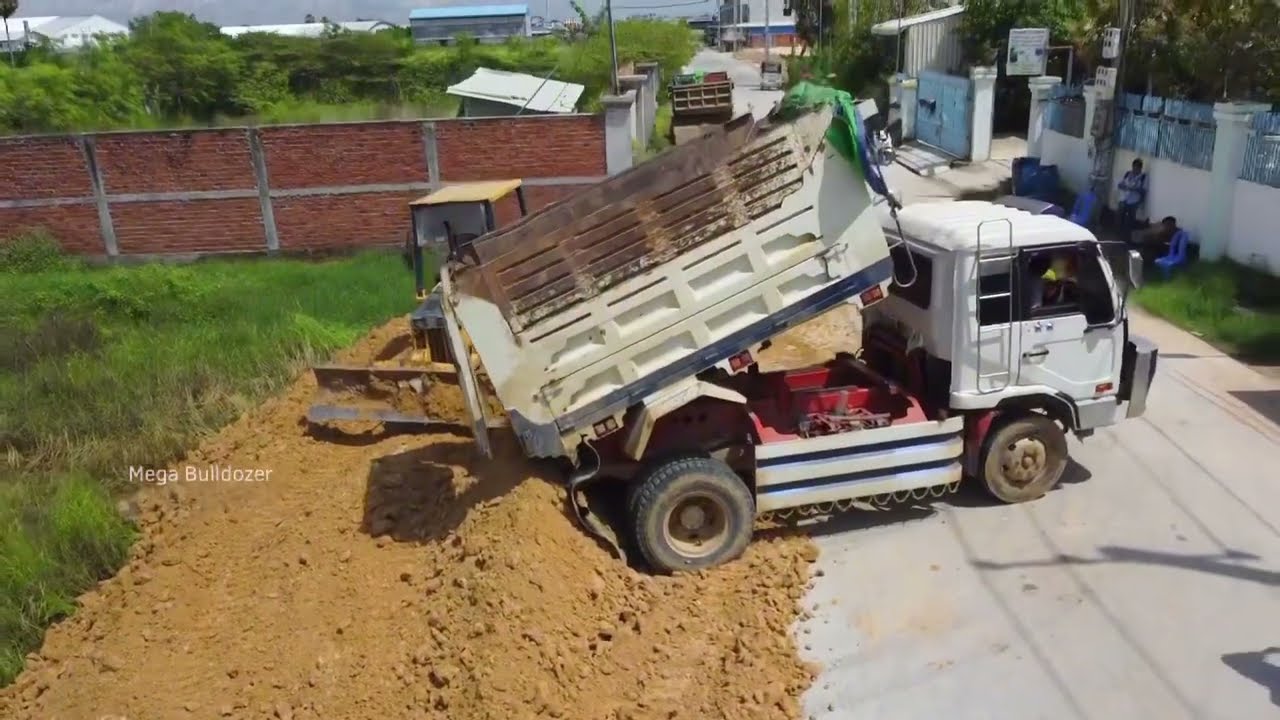 First Starting A New Project!! Filling Land Using Bulldozer Komat'su D20P With 5Ton Trucks