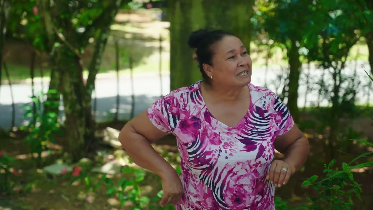 Deja su madre sin comer y le da la comida a su novia