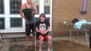 TheSmallFunnyGuy1 Does The ALS Ice Bucket Challenge