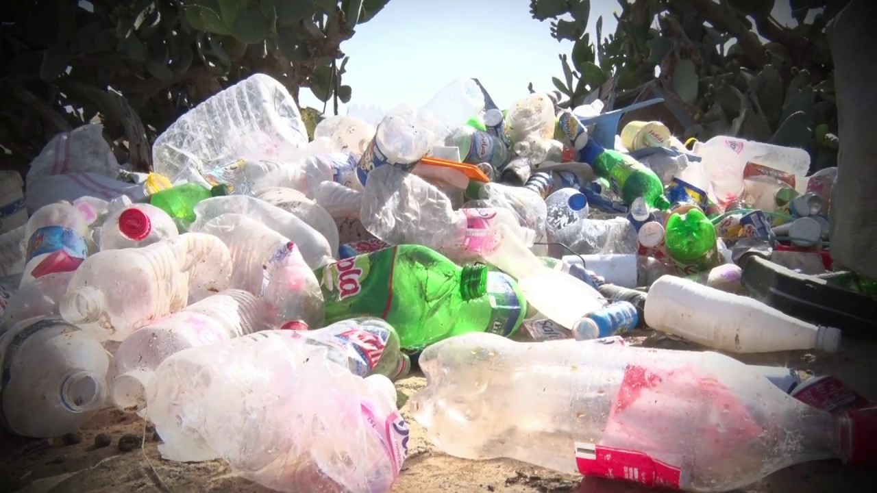 bila kinaa | عائلة تعيش من جمع البلاستيك