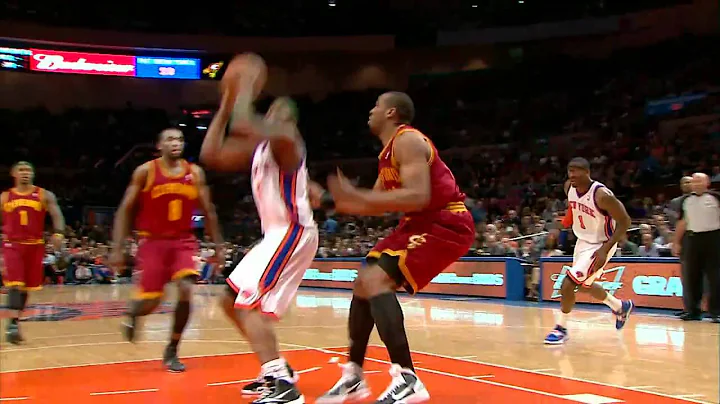 Bill Walker Dunks On Top of Samardo Samuels