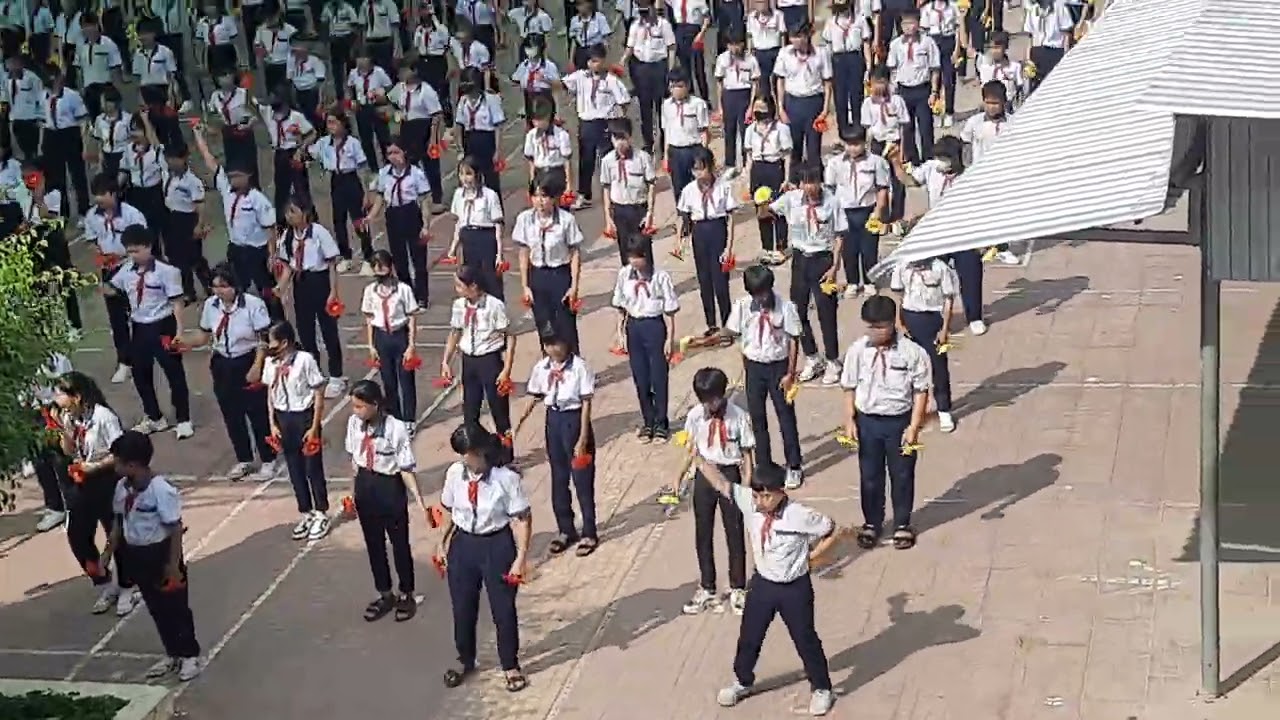 thi múa hát sân trường năm học 24-25