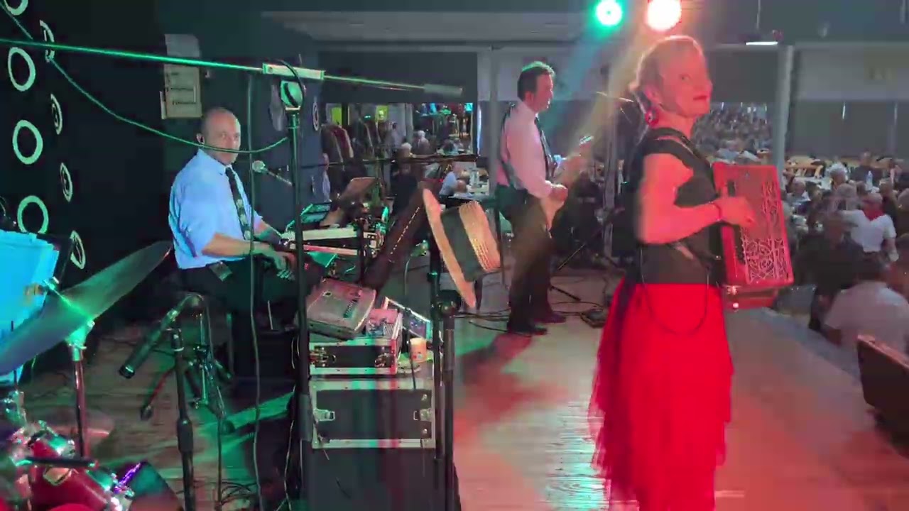 Orchestre Sylvie Nauges … après midi dansant “La mariana “ L ‘encantada “