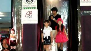 Download lagu Fiona on catwalk