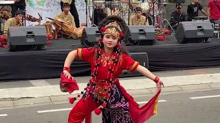 Jaipong Tari Topeng DEVINA di CFD Bandung ( asli Cirebon )