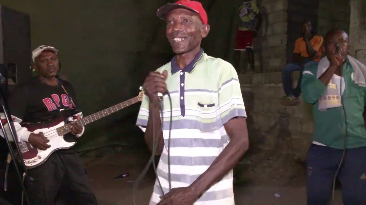 Mringue avec Jeneuse Music Ndrondroni à Fomboni Moheli Kanalene