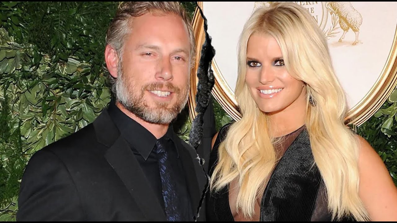"Jessica Simpson Stuns in Figure-Hugging Leopard-Print Dress at Surprise Performance – See the Look!