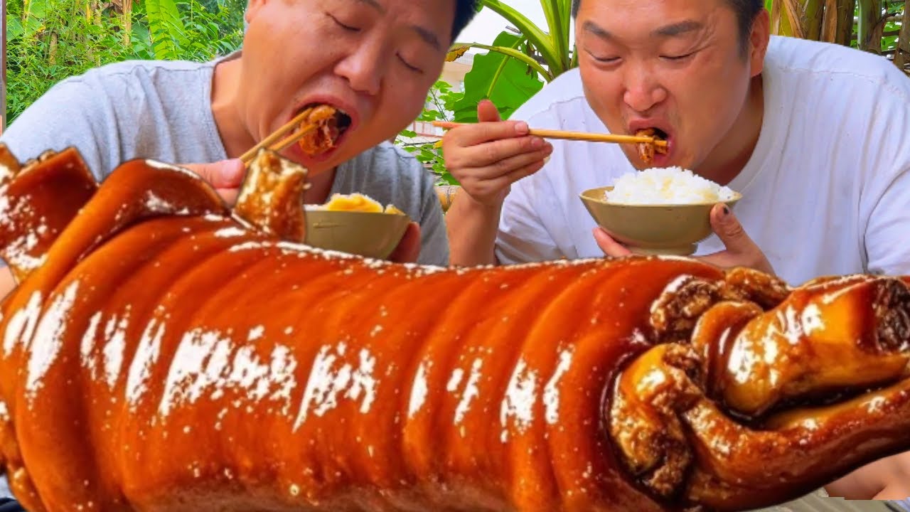 5斤臘蹄子，二弟做“砂鍋燉豬蹄”，軟爛Q彈兄弟倆吃爽了【鐵鍋視頻】