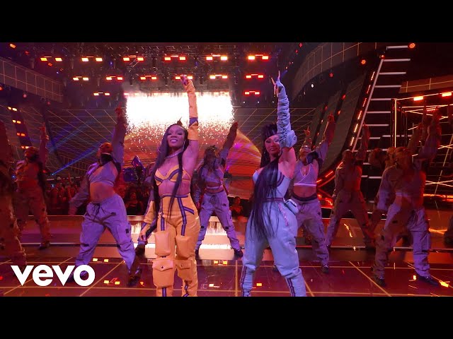 GloRilla, Cardi B - Tomorrow 2 (Live From The 2022 American Music Awards) class=