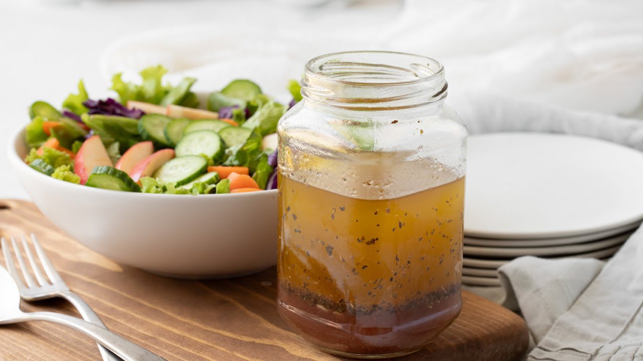 Mediterranean Chickpea Mason Jar Salads - Detoxinista