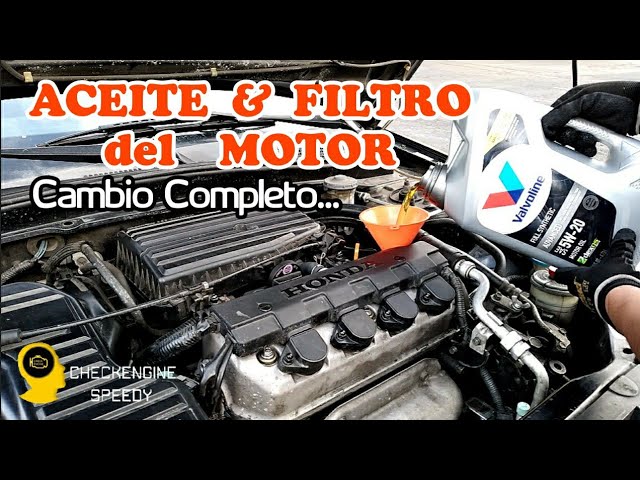 Mecánico Del Coche Desenrosca Filtro Aceite Diesel Ubicado Sartén