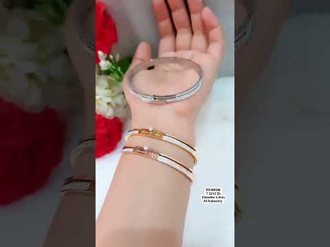 gelang titanium nya keren yuk bantu subscribe ya kakak🙏🙏🙏