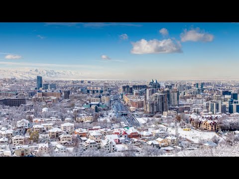 Десятки ДТП на дорогах и гололед. Первый снегопад засыпал Алматы