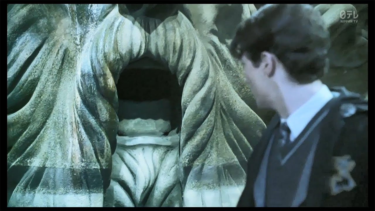 バジリスクの登場 - YouTube