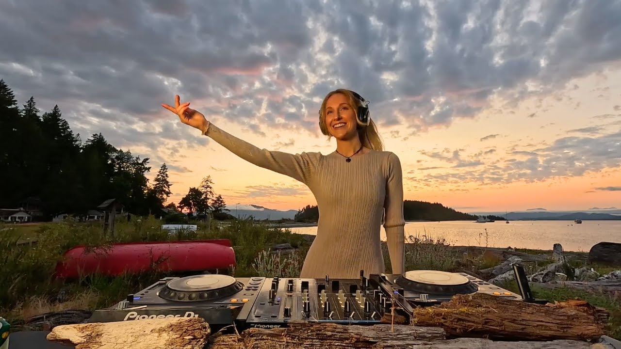 Wave Report - Sunset Organic Sessions on South Hornmanby Island, Vancouver BC