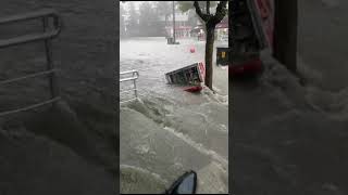 02.09.2023 Uşakta Yağmur Yağıyor. Cadde Garanti Bankasının Önü Merkez Uşak Türkiye