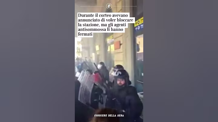 Scontri tra i manifestanti pro Pal e la polizia fuori dalla stazione di Bologna #shorts #news #gaza