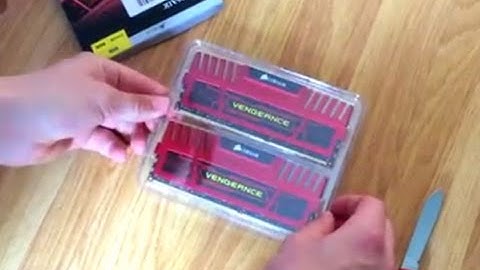 Red Corsair Vengeance CL9 RAM (2x4GB) : Unboxing and Mounting