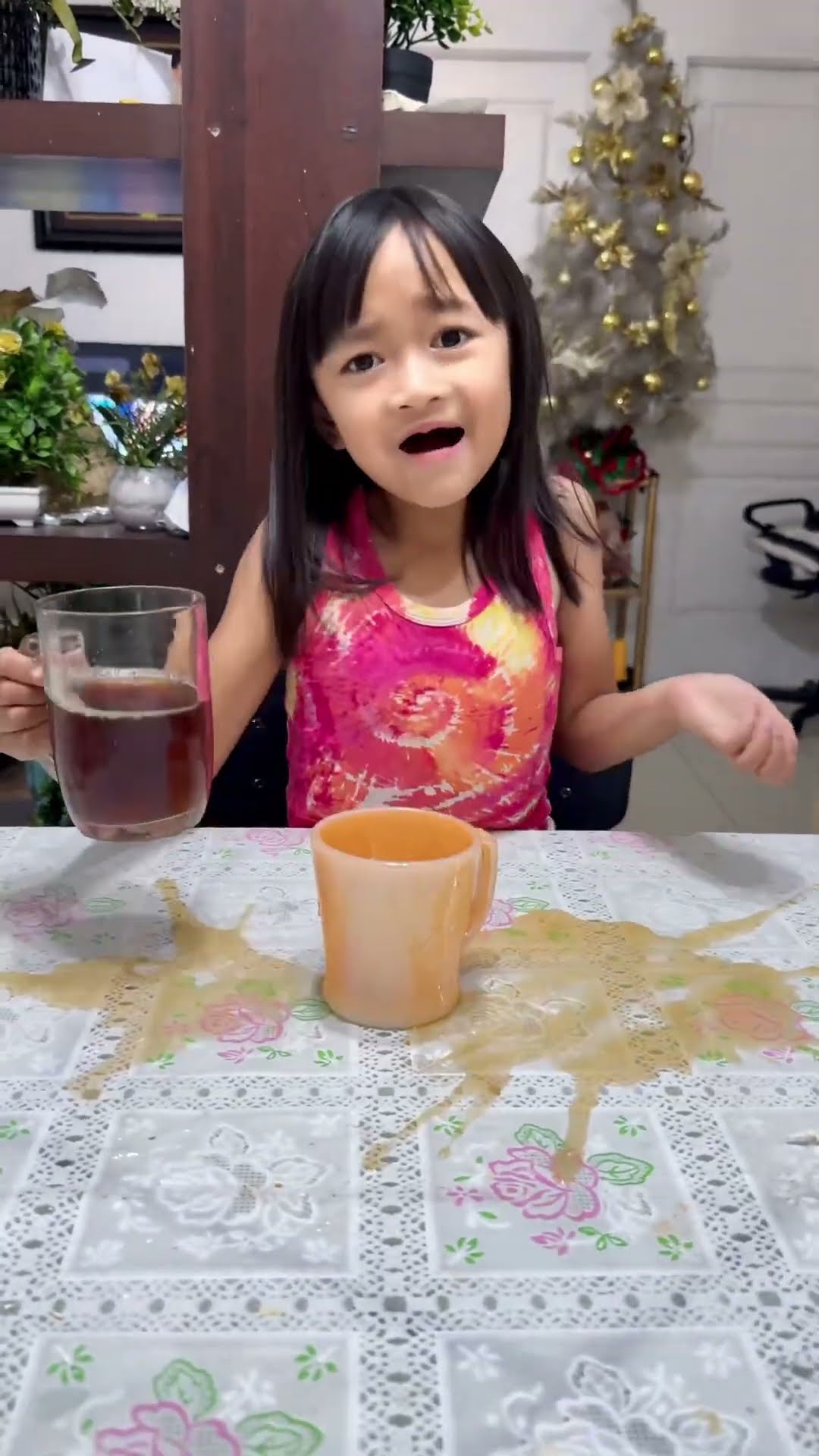 When you can’t pour the tea ?❤️✅????