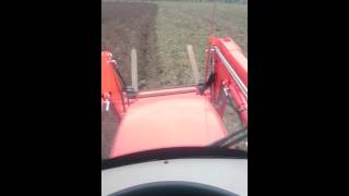 Kubota M 6060 mit Pflug