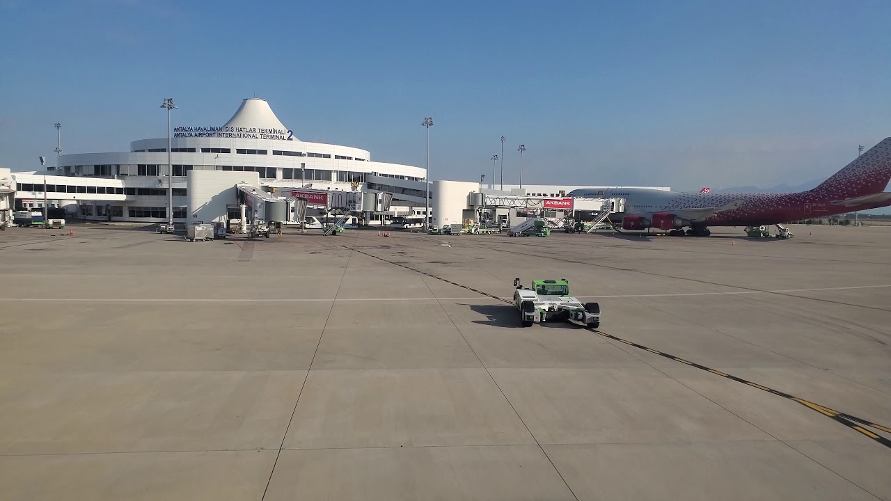 Взлет самолета из Анталии. Airbus A330. Авиакомпания I-Fly(Ай-Флай ...