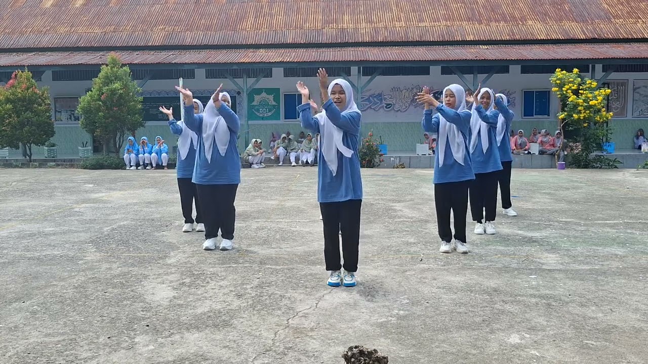 YEL YEL PORSENI (Pekan Olahraga dan Seni)Kelas X.2 Santri Pondok Pesantren Darud Da'Wah Wal Irsyad