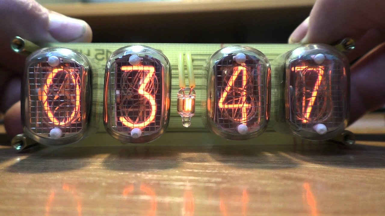 Простые ретро-часы на индикаторных лампах ИН-12 - YouTube